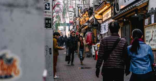 高低眉女人性格命运的面相观